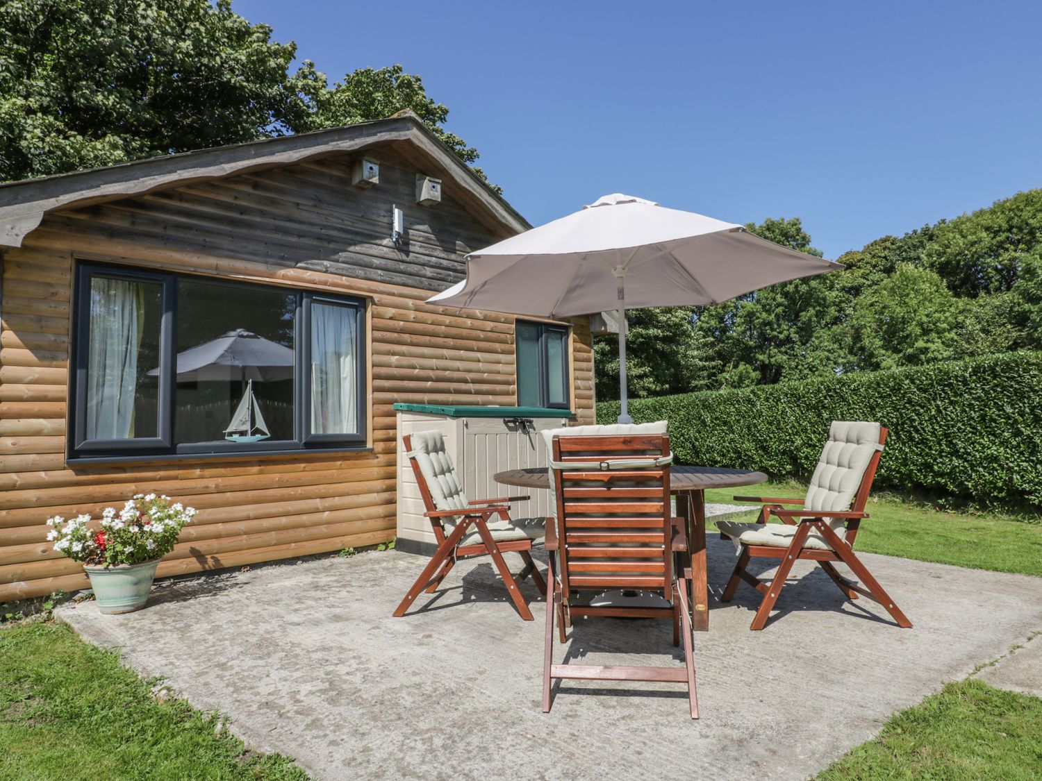 Sunflower Lodge, St Wenn, Cornwall