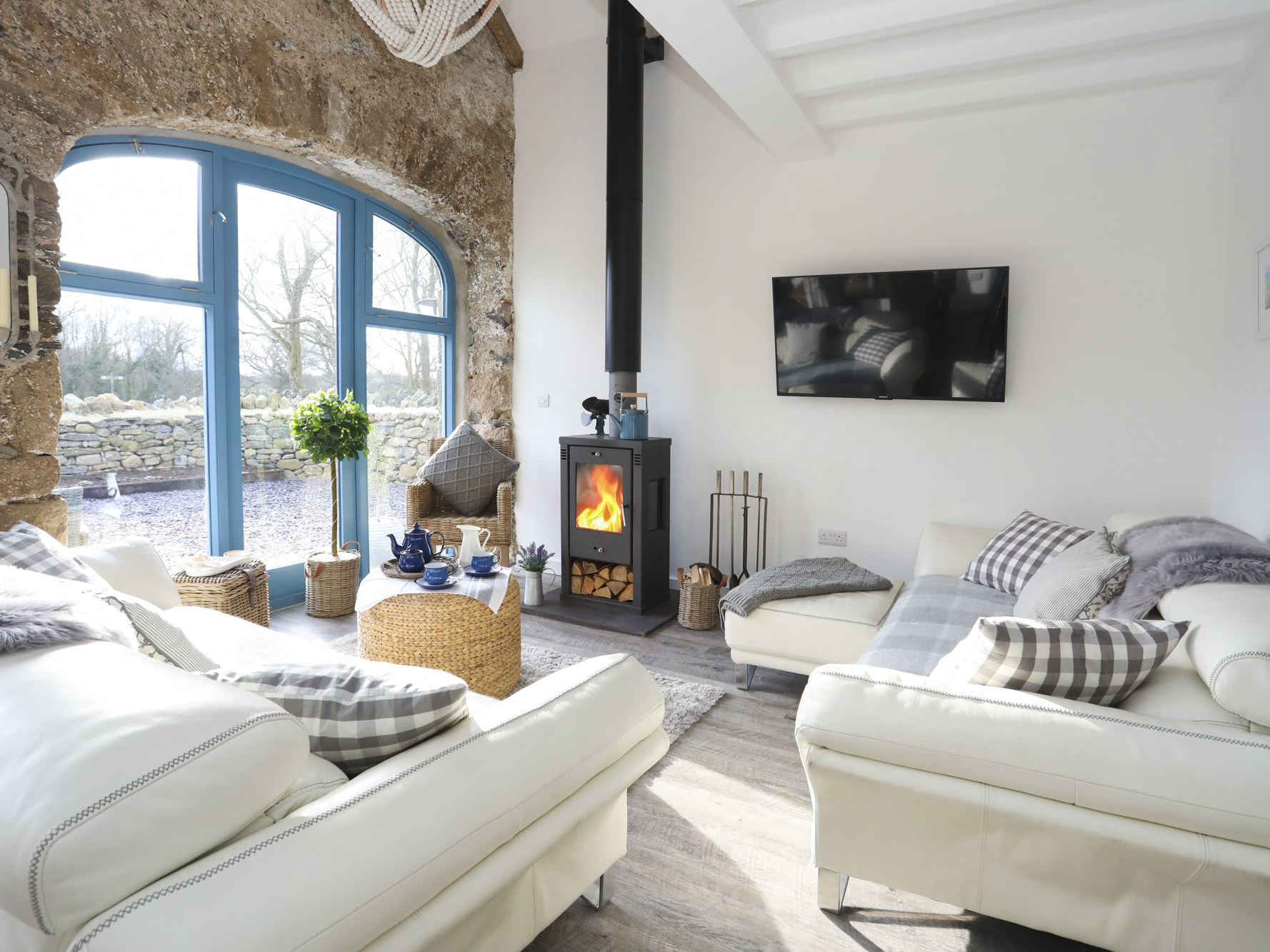 Ty Coets (the Little Coach House), Y Felinheli, North Wales