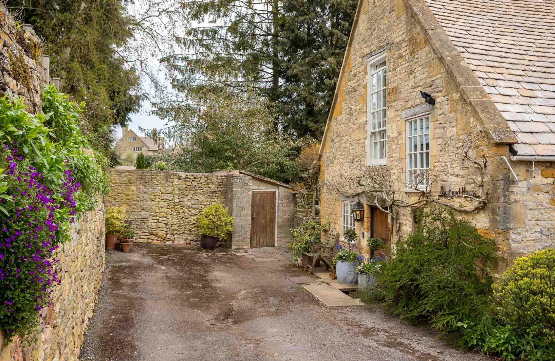 Dollar Ward House, Cirencester Holiday Cottage Bird Spot