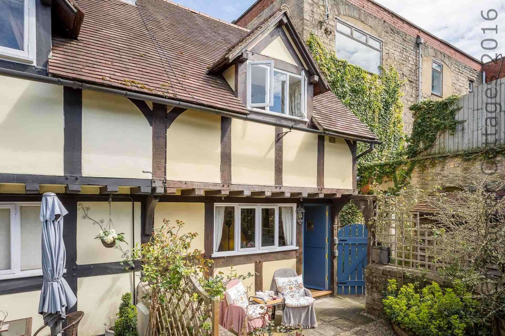 Castle Mews, Cirencester Holiday Cottage Bird Spot