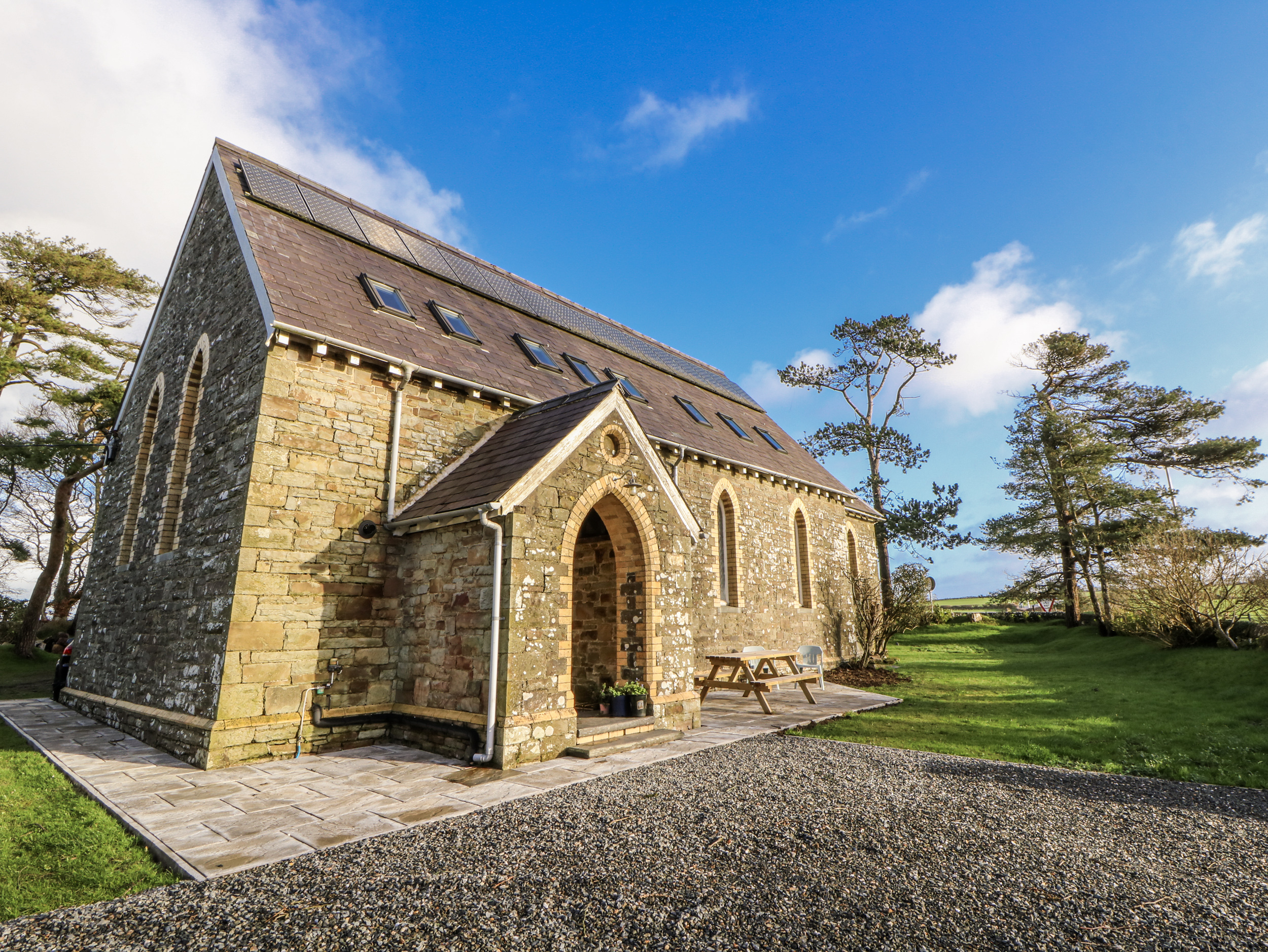 Church Llygad Y Dyffryn
