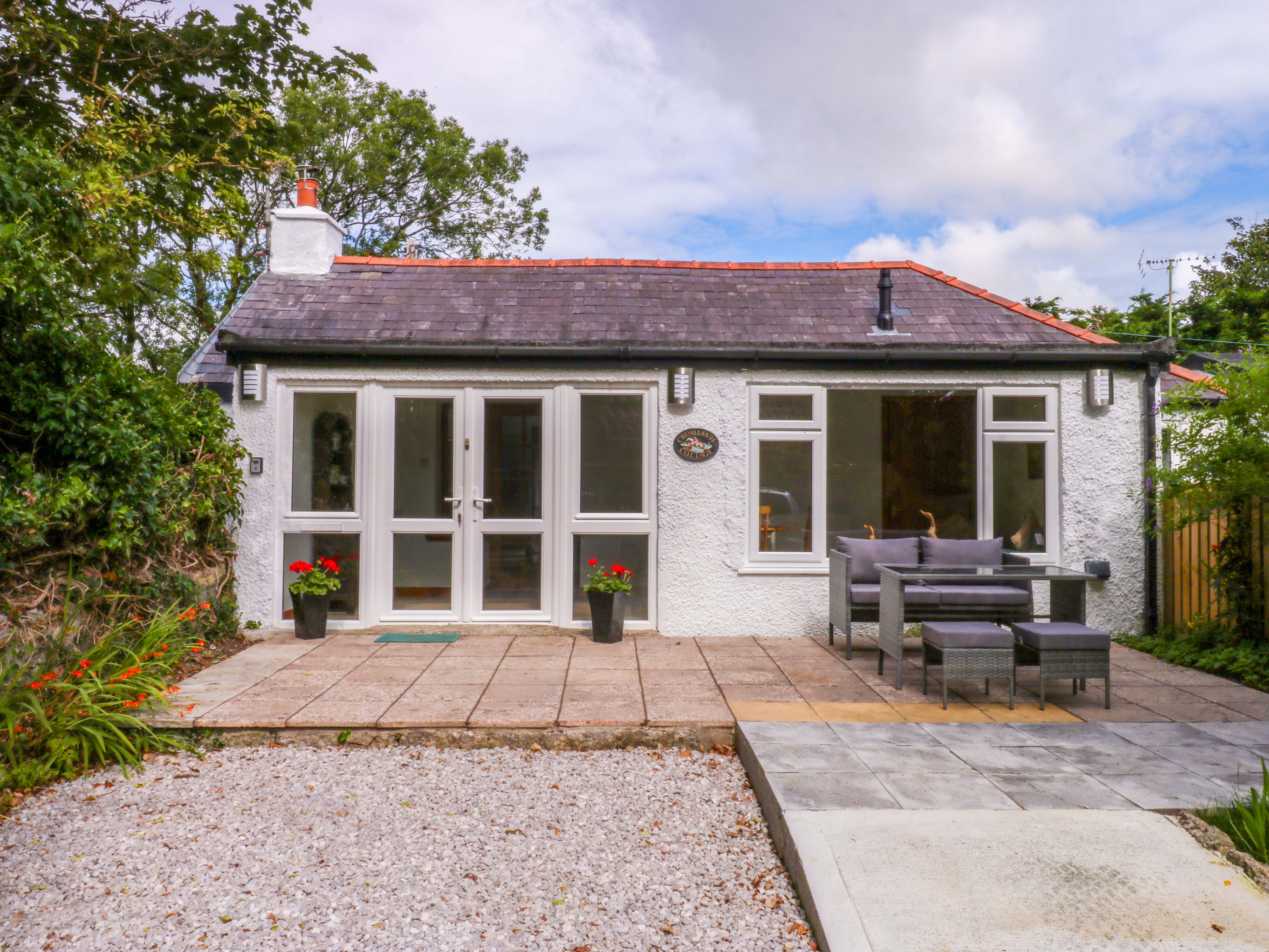 Cromlech Cottage at Cromlech Manor Farm