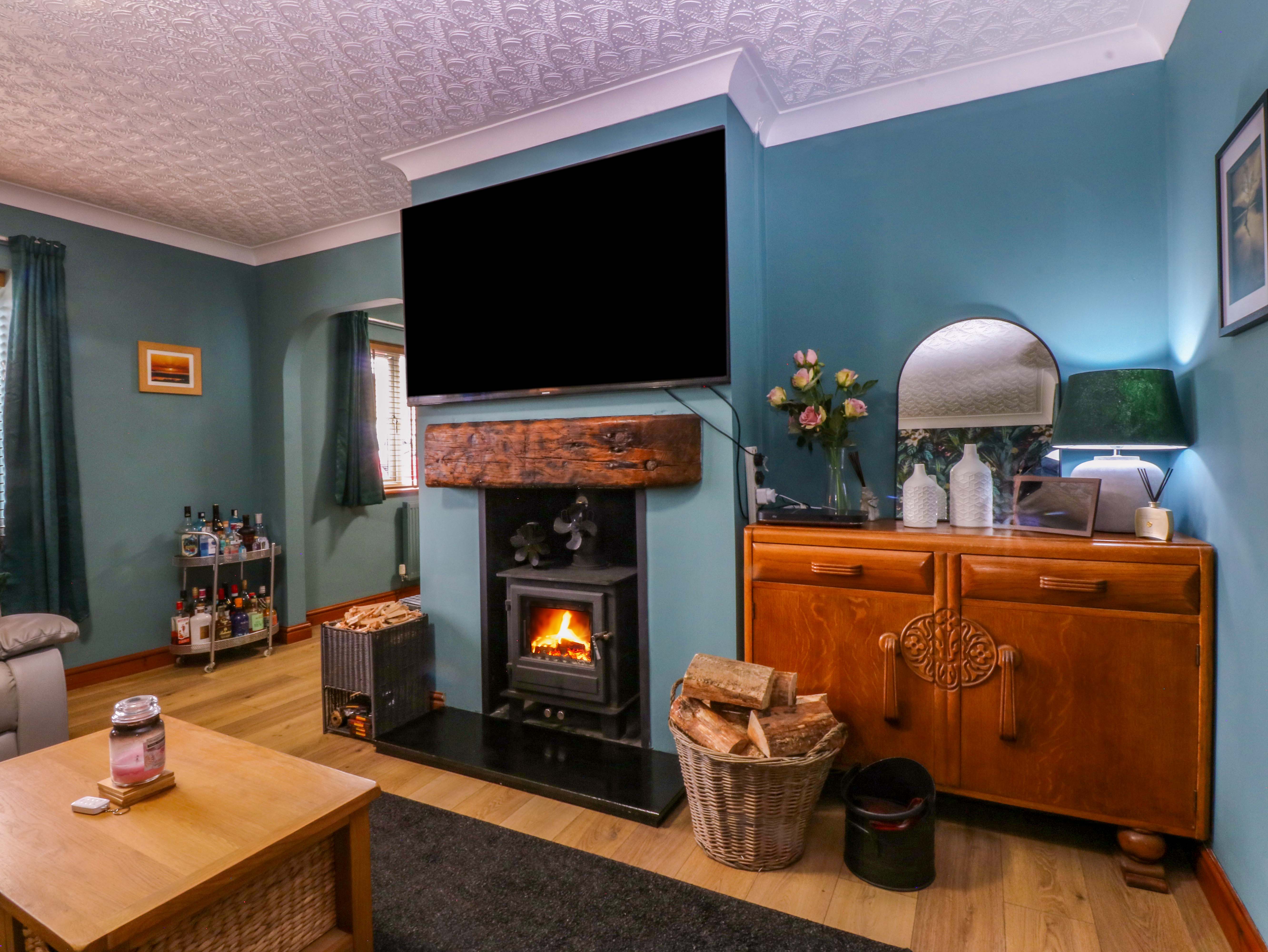 36 Cae Rhos