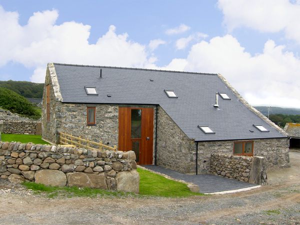 Ysgubor, Llanbedr, North Wales