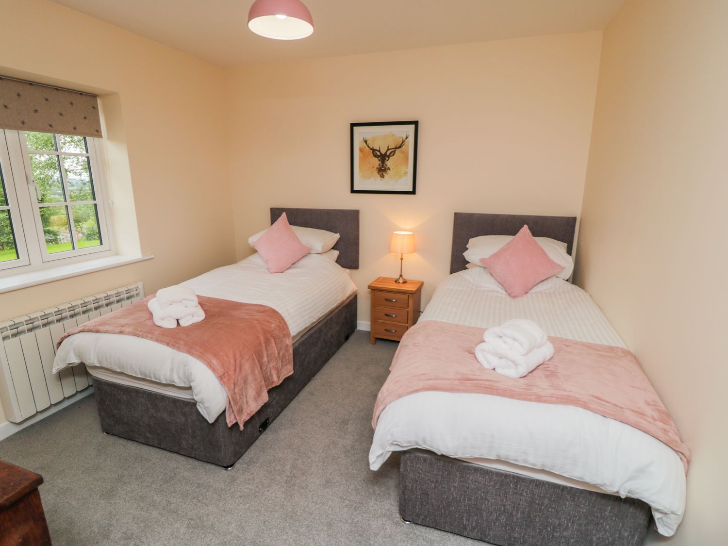 Twin bedroom in Hazel Lodge - Ryedale Country Holiday Lodges North Yorkshire