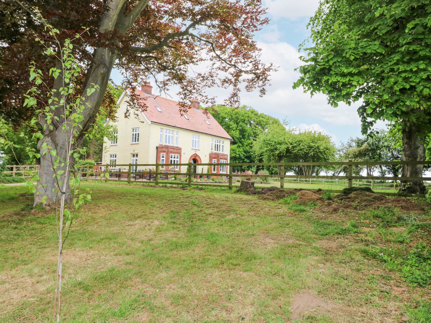 High House at Winspurs Farm — six-bedroom dog-friendly holiday house, North Norfolk