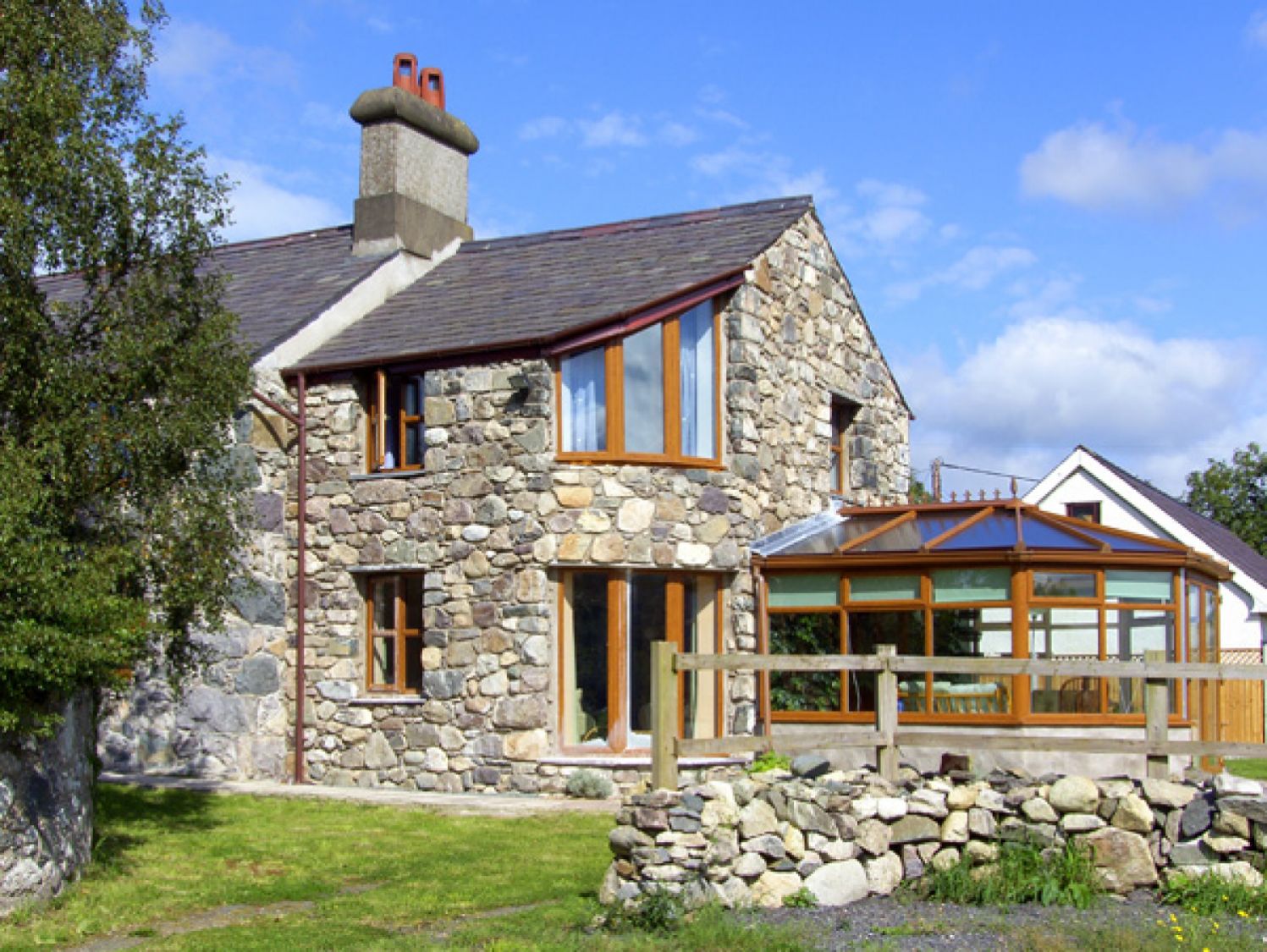 Ddol Helyg Farmhouse Llanrug Pontrhythallt Self Catering Holiday