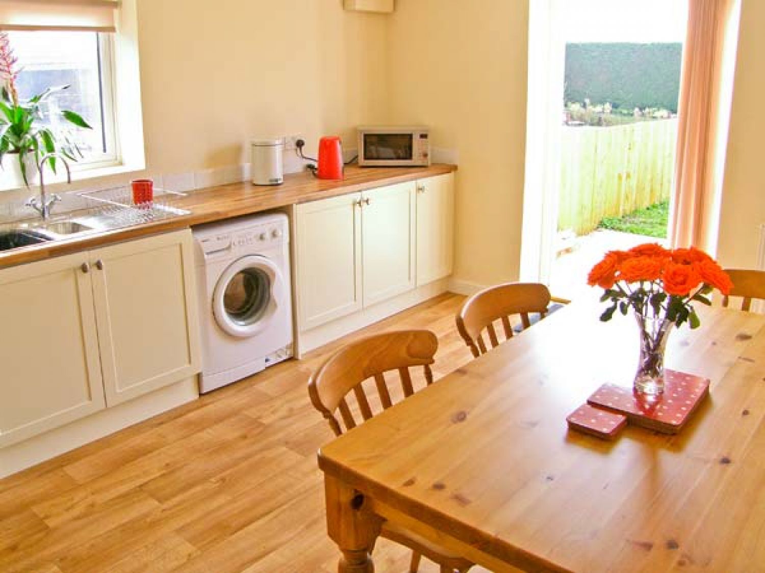 stables cottage bowerhill redstocks south of england self
