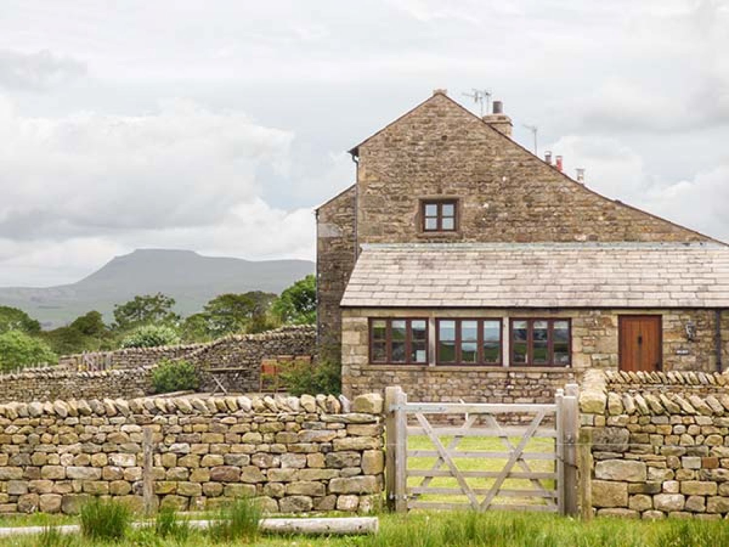 Usherwoods Dairy Tatham Mill Dam Yorkshire Dales Self Catering
