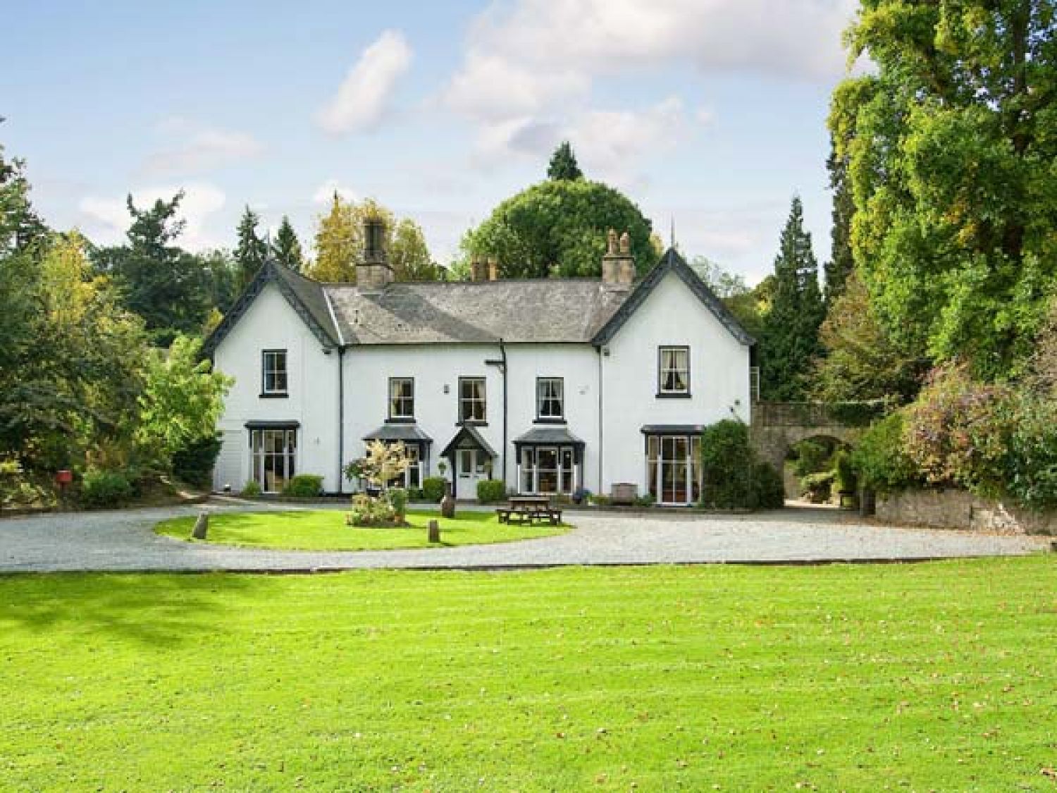 Brookside Manor House Bronygarth Pentrenewydd Self Catering
