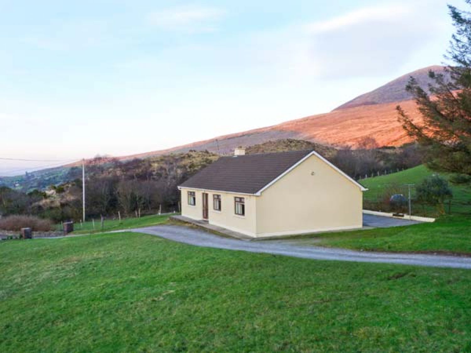 Lyreboy Glencar, County Kerry Beaufort Bridge Self Catering