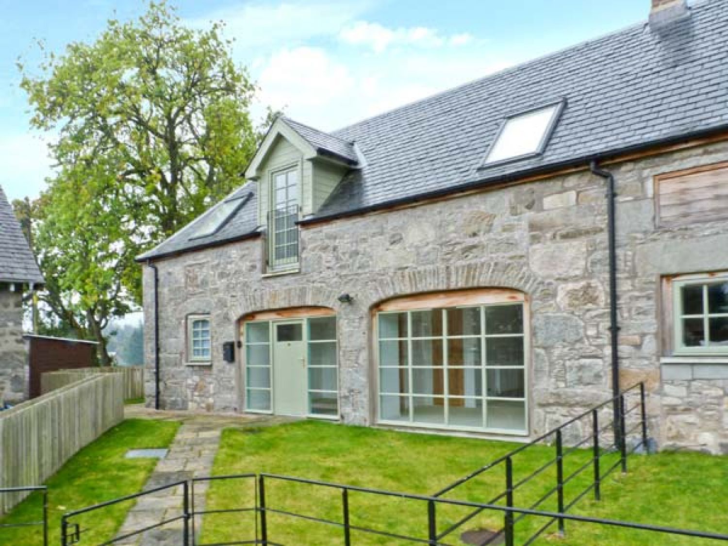 1 Kenaclacher Steading Kinloch Rannoch Bridge Of Gaur Self