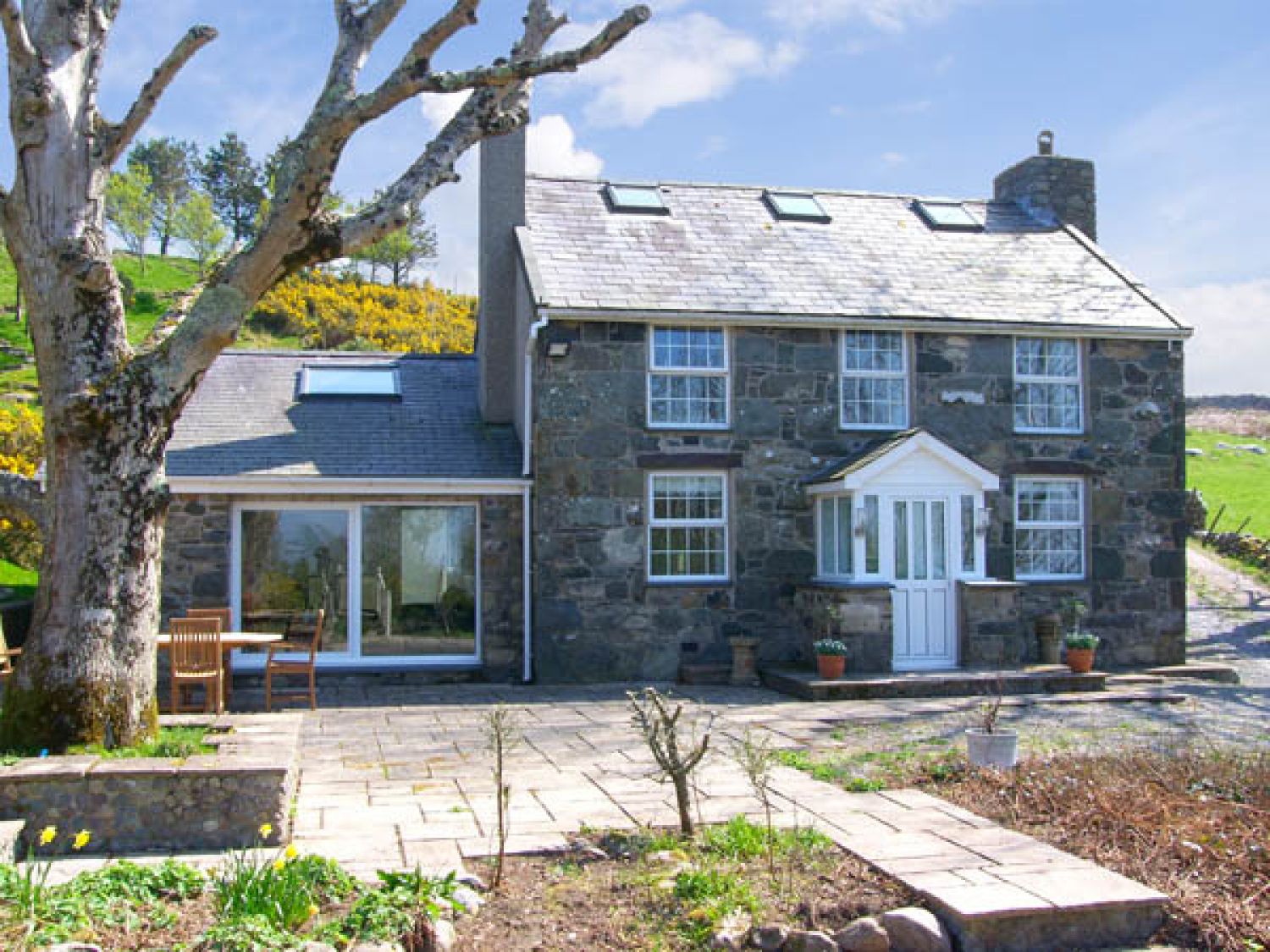 Owl Farmhouse Caernarfon Rhostryfan Self Catering Holiday Cottage