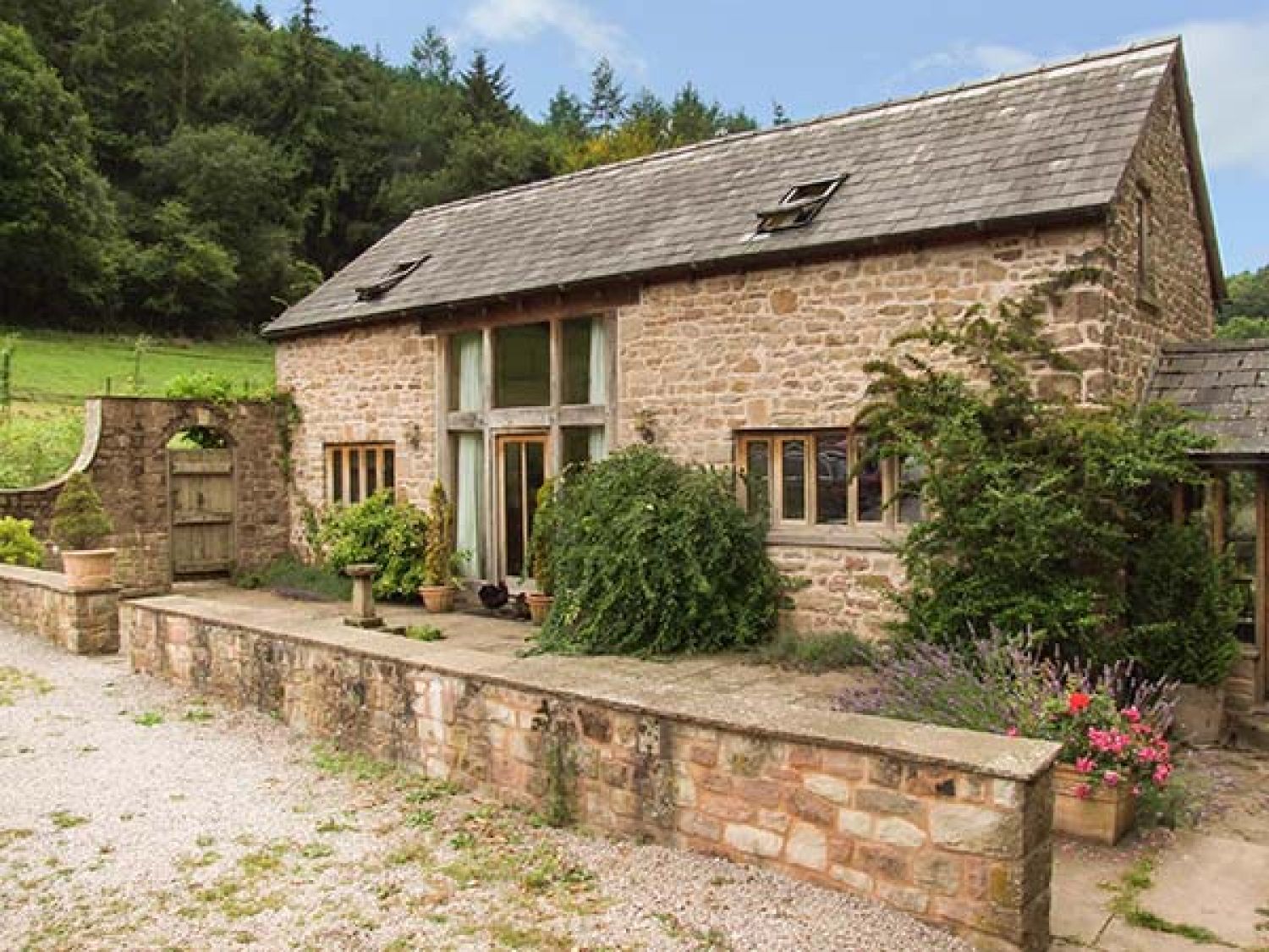 The Lodge Farm Barn Deepdean Hope Mansell Self Catering Holiday