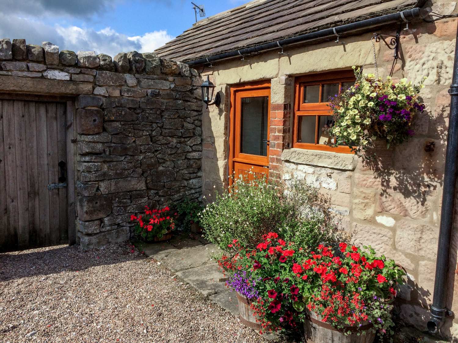 the cow shed alport peak district self catering