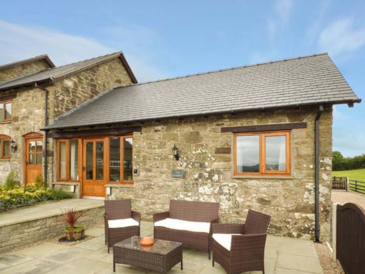 The Granary Llanfair Caereinion Self Catering Holiday Cottage