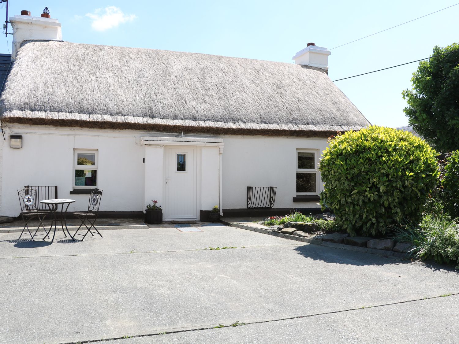 Whispering Willows - The Thatch, Ireland