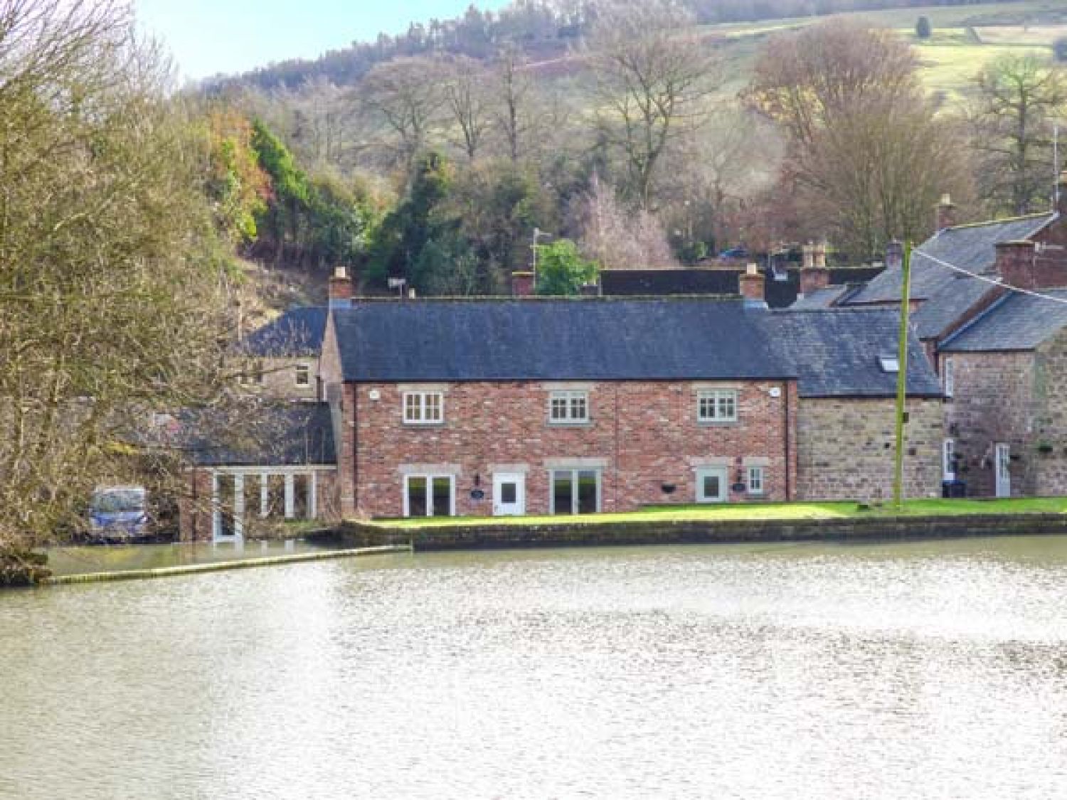 Weir Cottage On The Mill Pond Cromford Upperwood Peak District