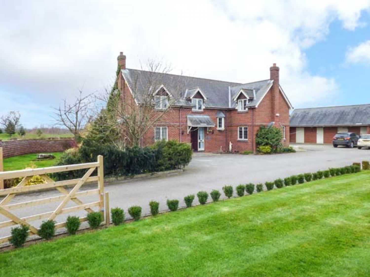 Manor Wood Farndon Coddington Self Catering Holiday Cottage