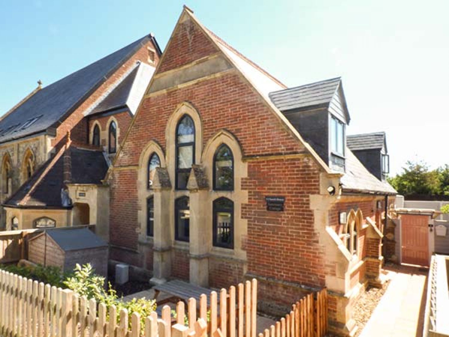 Sanctuary Cottage — Sykes Holiday Cottages, Isle of Wight Colwell