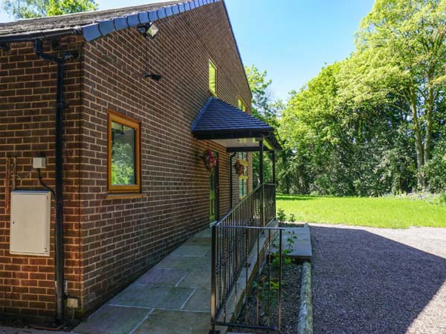 Dunsdale Lodge Frodsham Netherton Self Catering Holiday Cottage