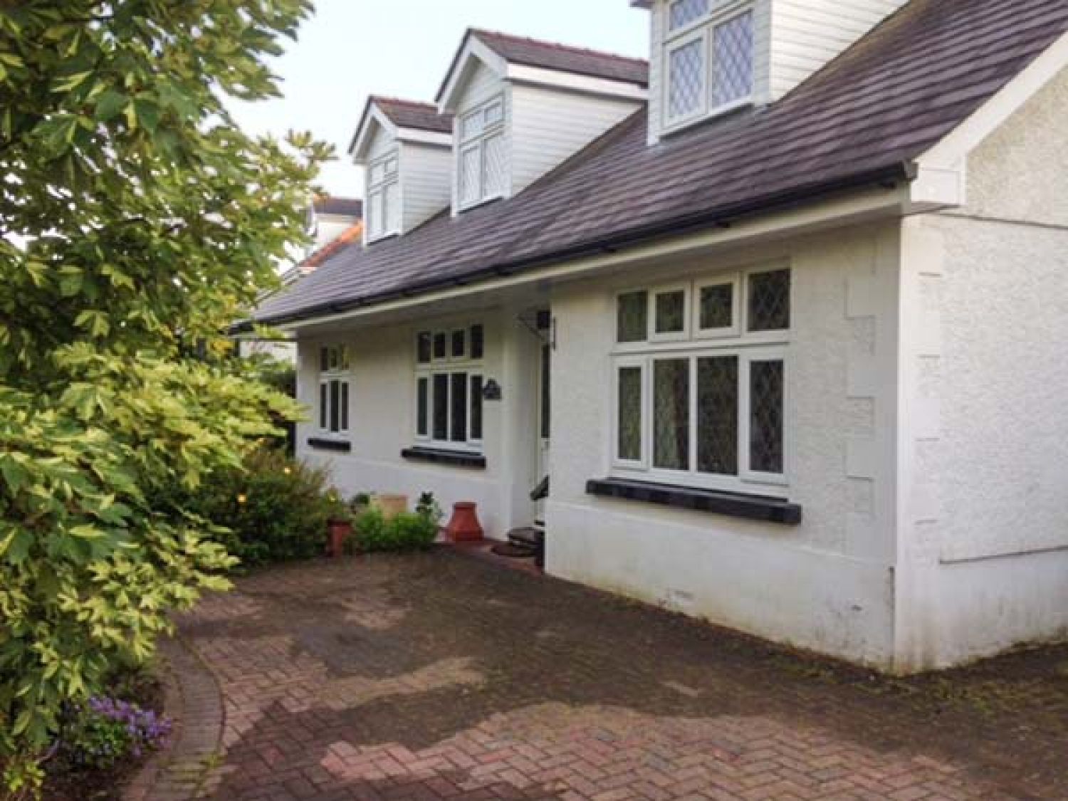 Holywell Llandybie Self Catering Holiday Cottage