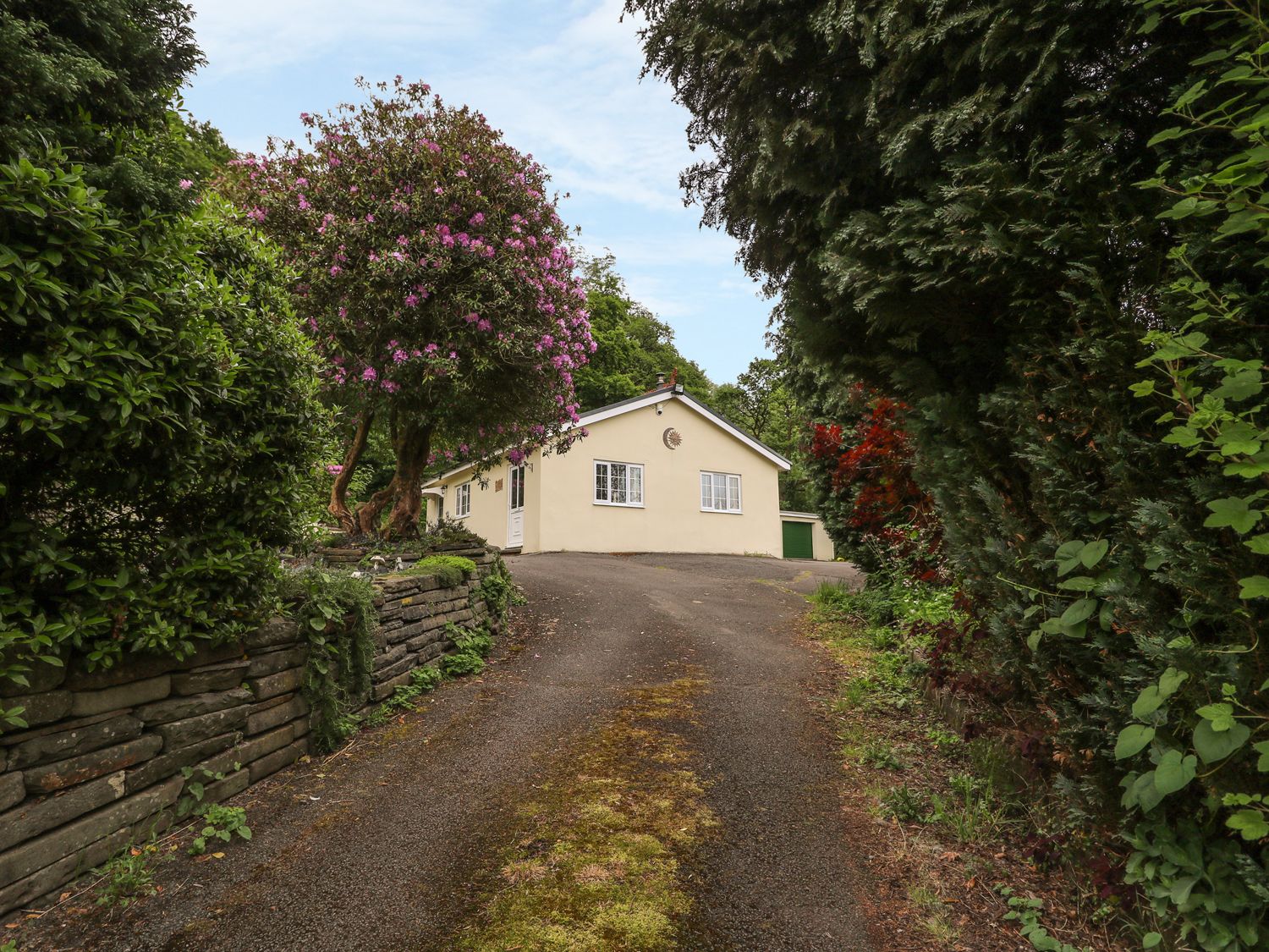 Sunnyside Lodge, Cwmbach Rhondda Cynon Taff Wales Cottages For Couples, Find Holiday