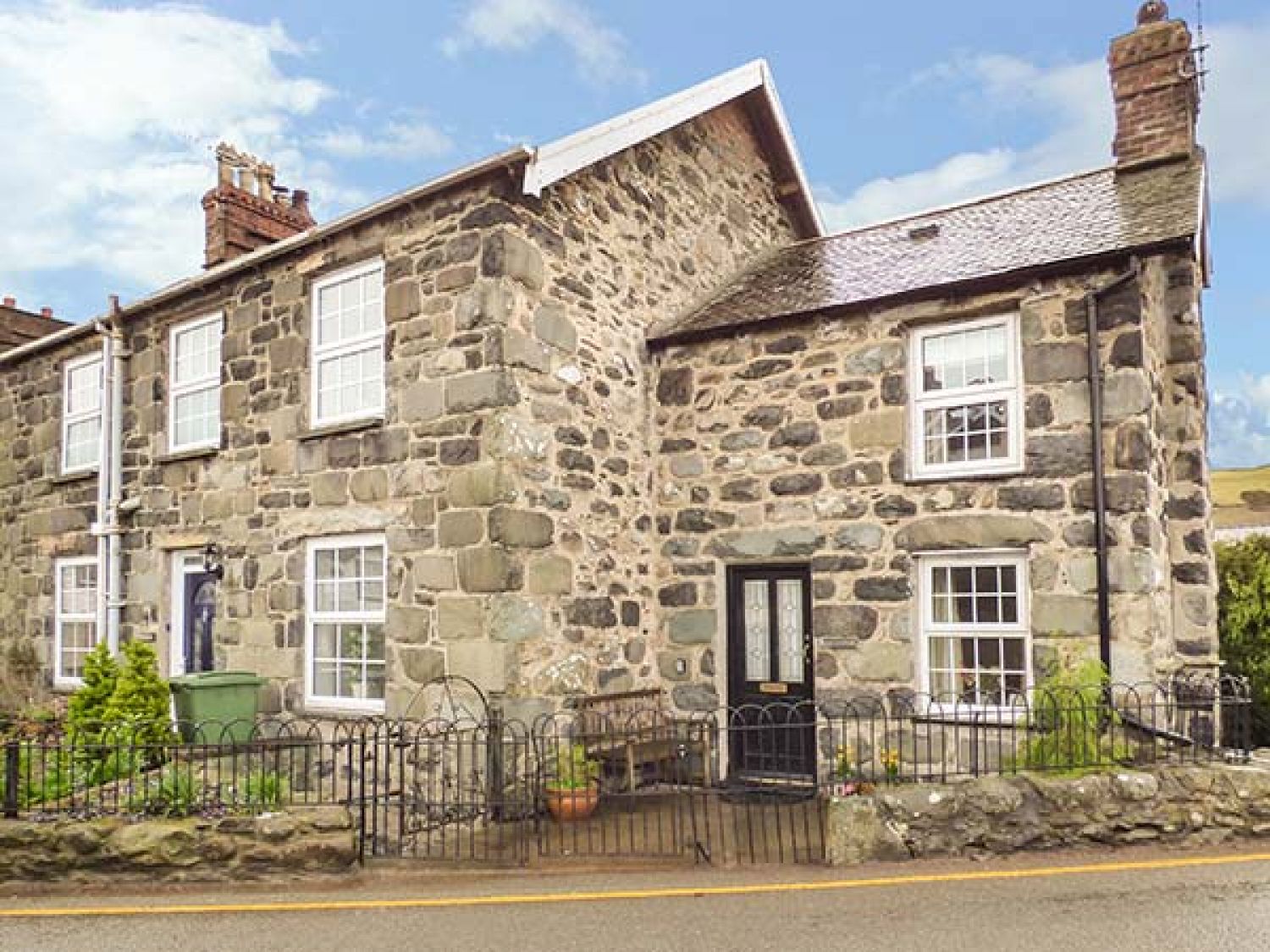 Bodlondeb Llwyngwril Hendre Self Catering Holiday Cottage