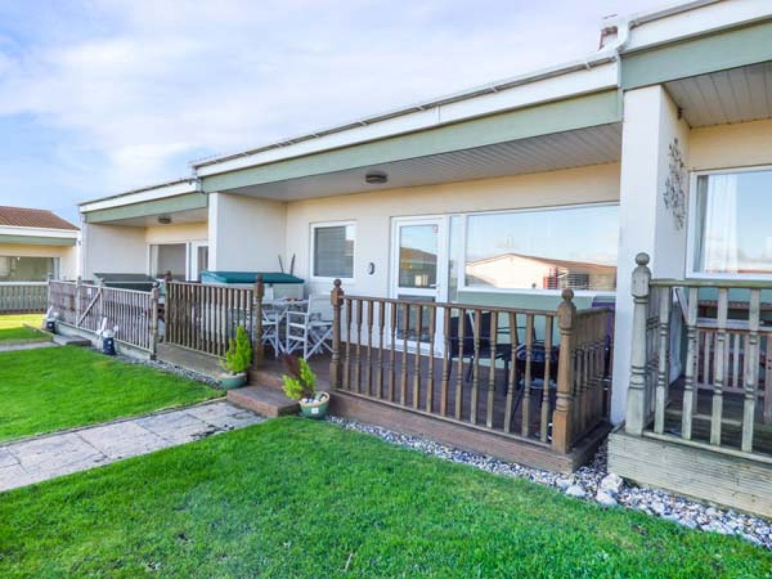 38 Rainbows End Bacton East Anglia Self Catering Holiday Cottage