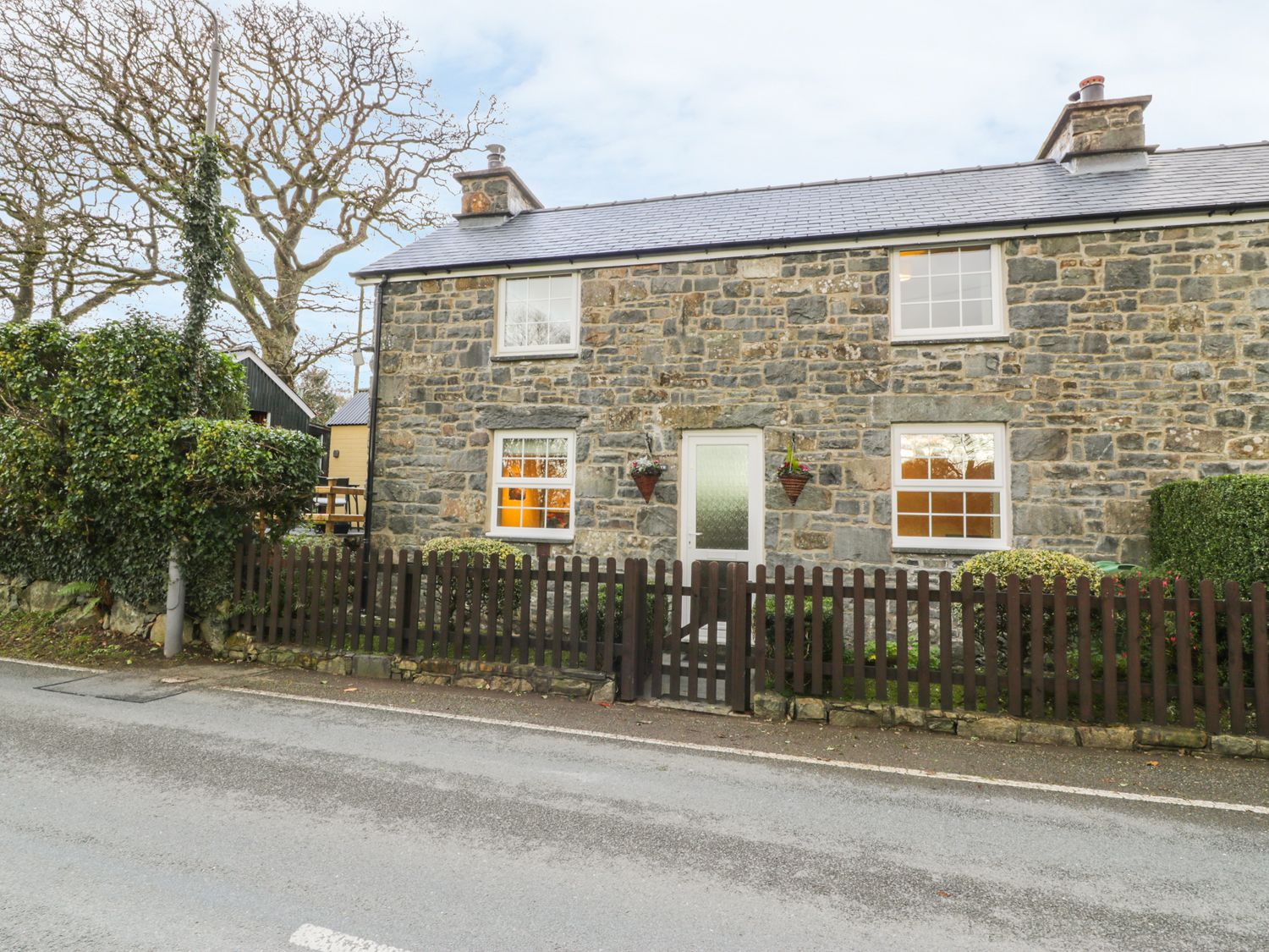 Llwyn Celyn Brithdir Self Catering Holiday Cottage