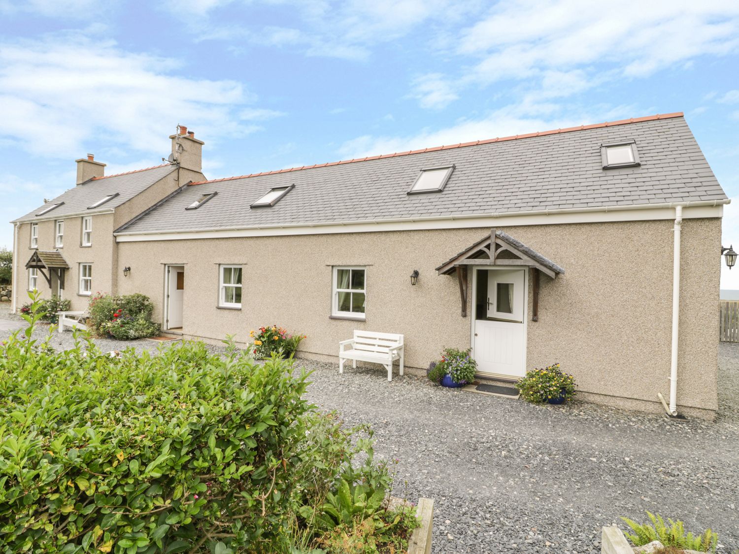 last minute deals holiday cottages wales