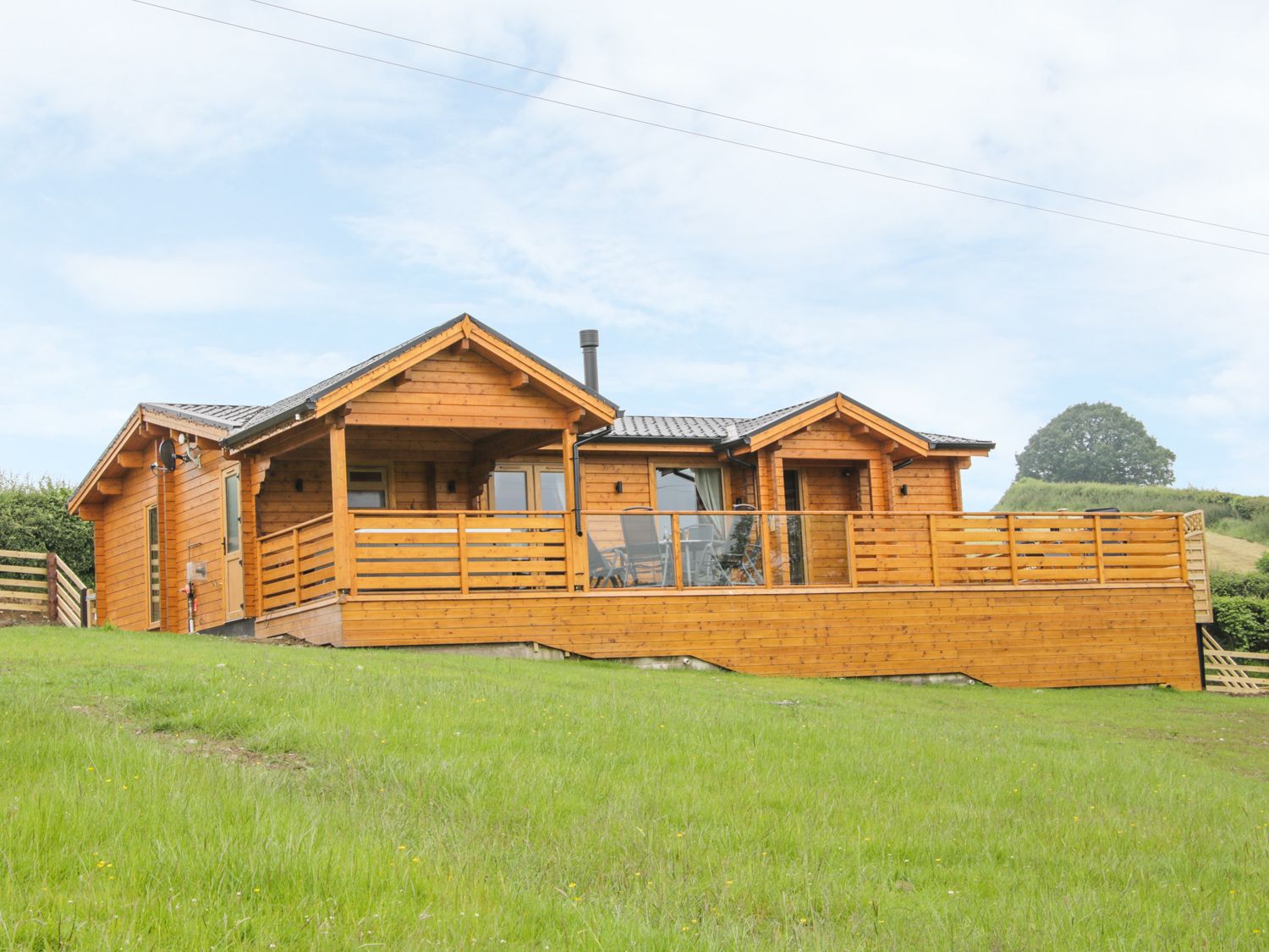 Manor Farm Lodges - Dragon Lodge, Newtown