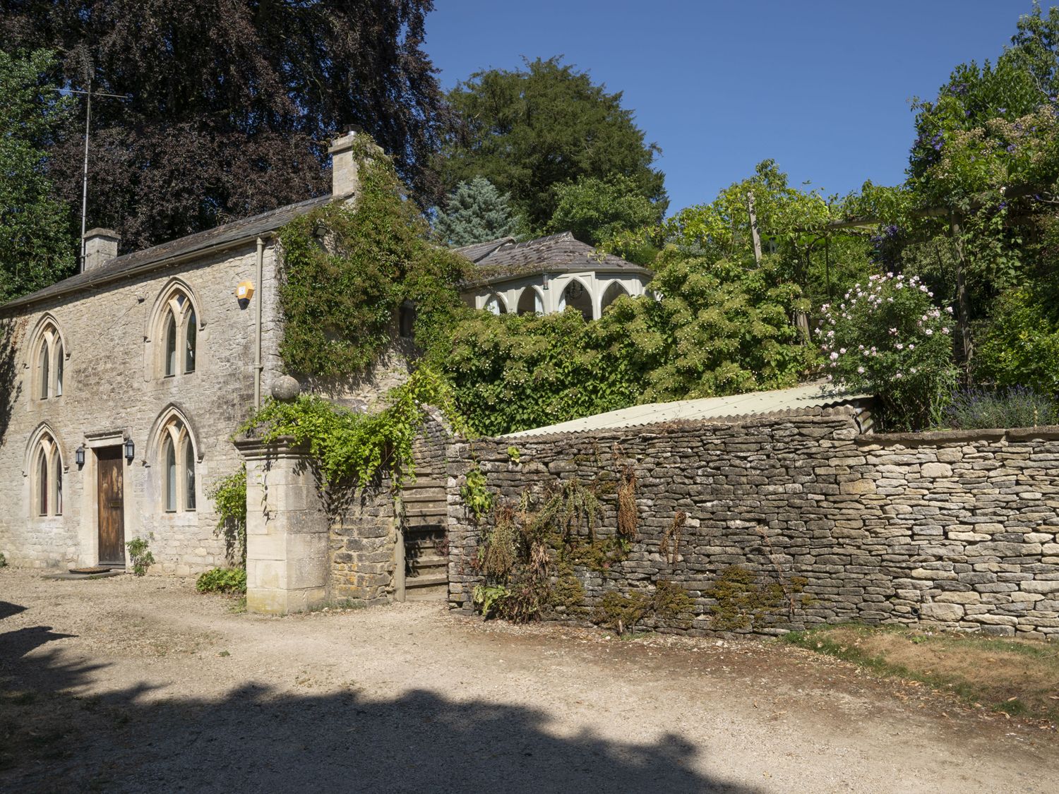 Holiday Cottages in Gloucestershire: All Souls Cottage, Eastleach | sykescottages.co.uk 