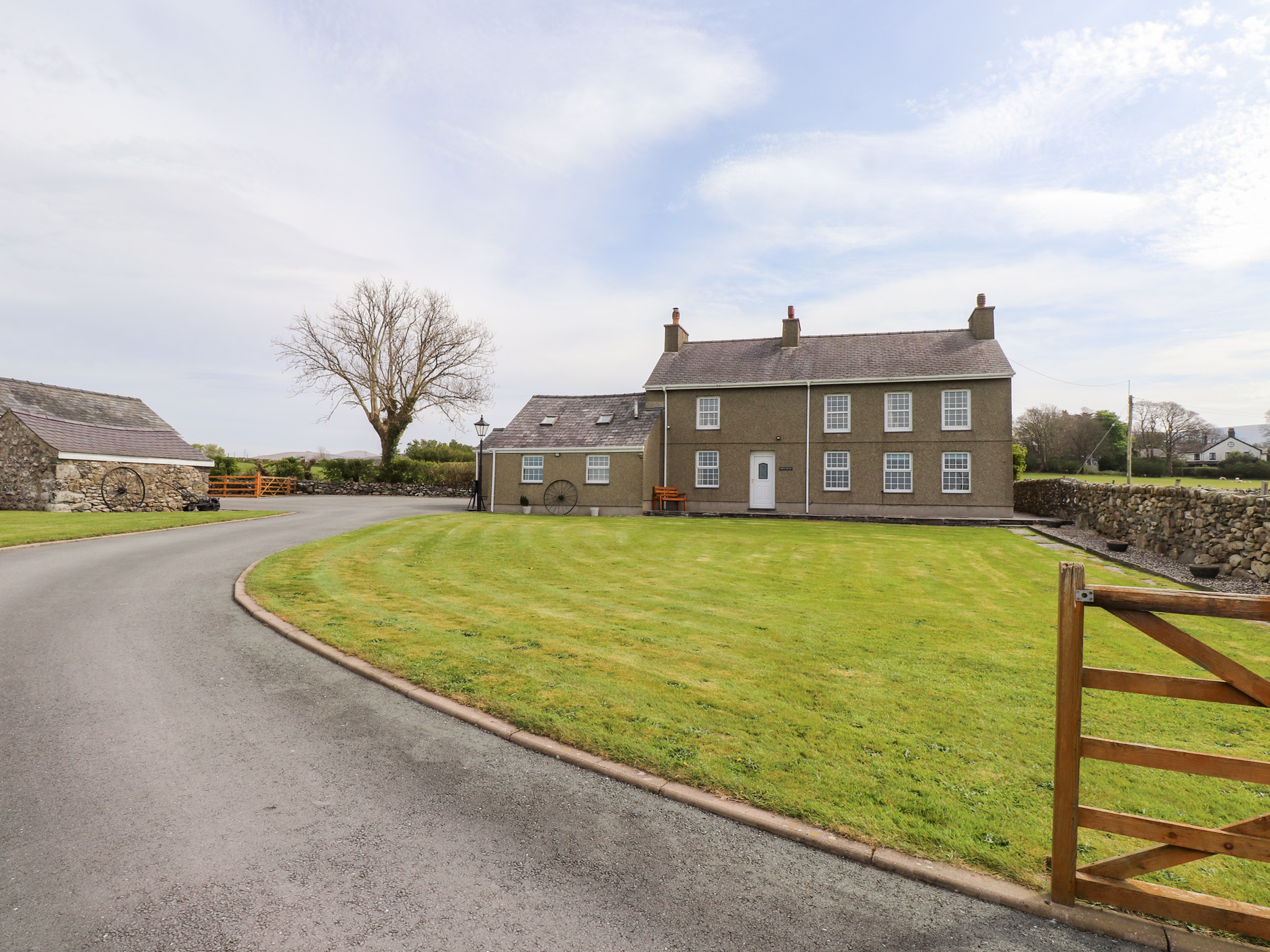 Garreg Wen Isaf Bach, Penygroes