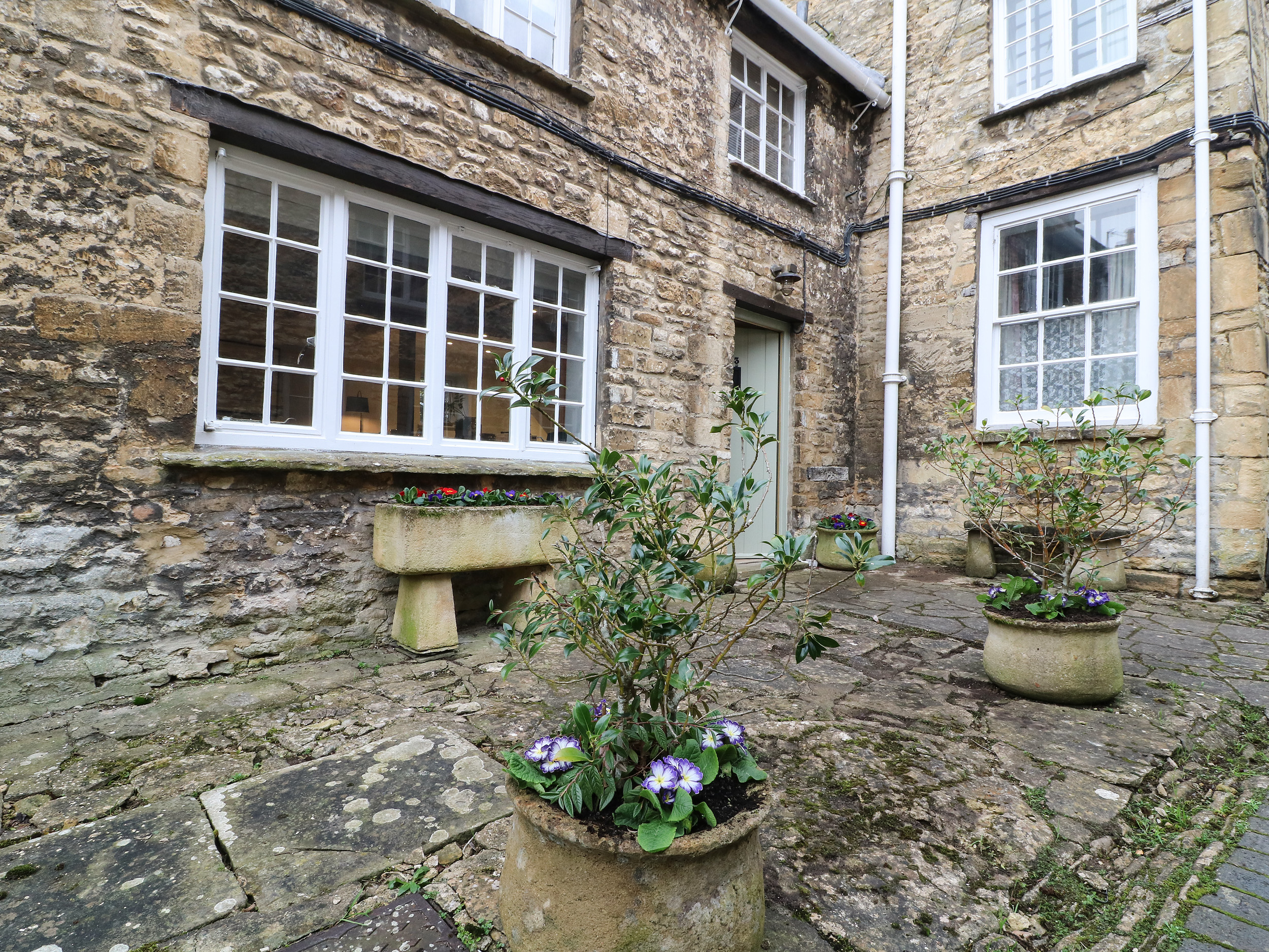 3 Yard, Burford, Oxfordshire Oxfordshire England Cottages
