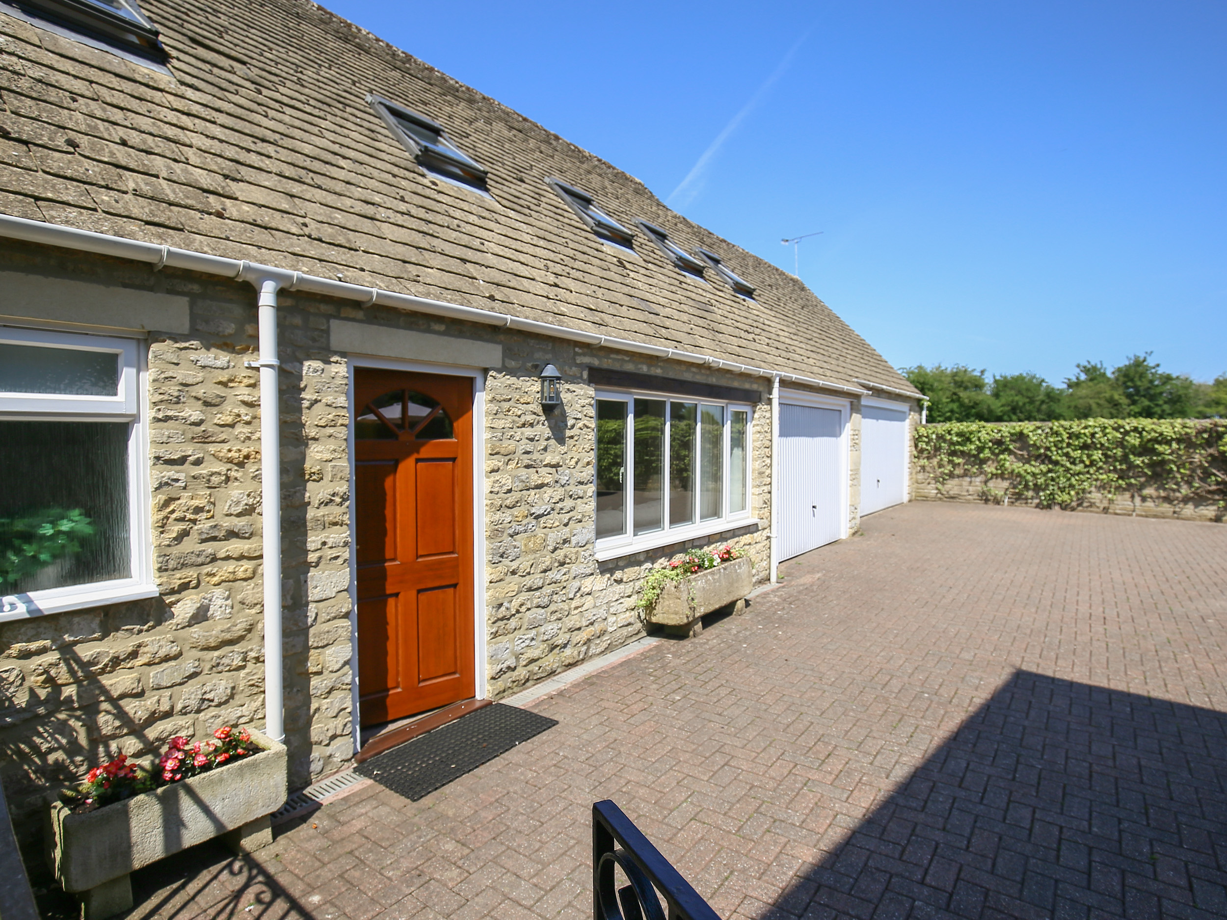 Cottage Image Title