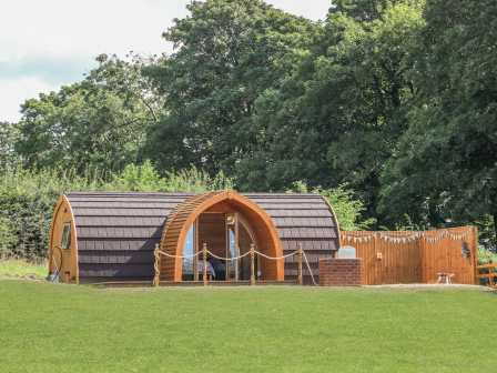 Cottages With Hot Tubs Uk Holiday Lodges Log Cabins