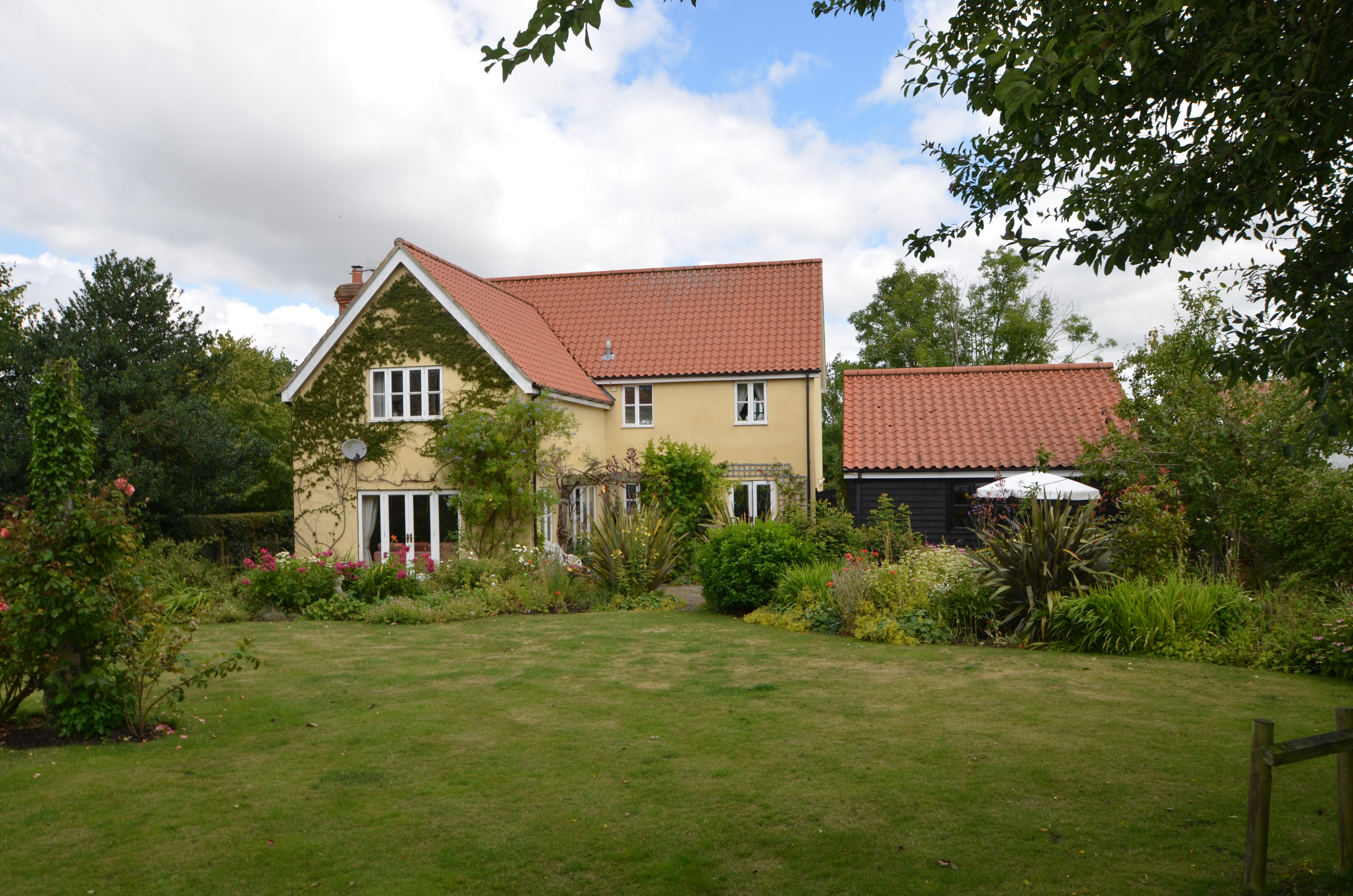 Holiday Cottages in Suffolk: Mowbrays, Middleton | sykescottages.co.uk 