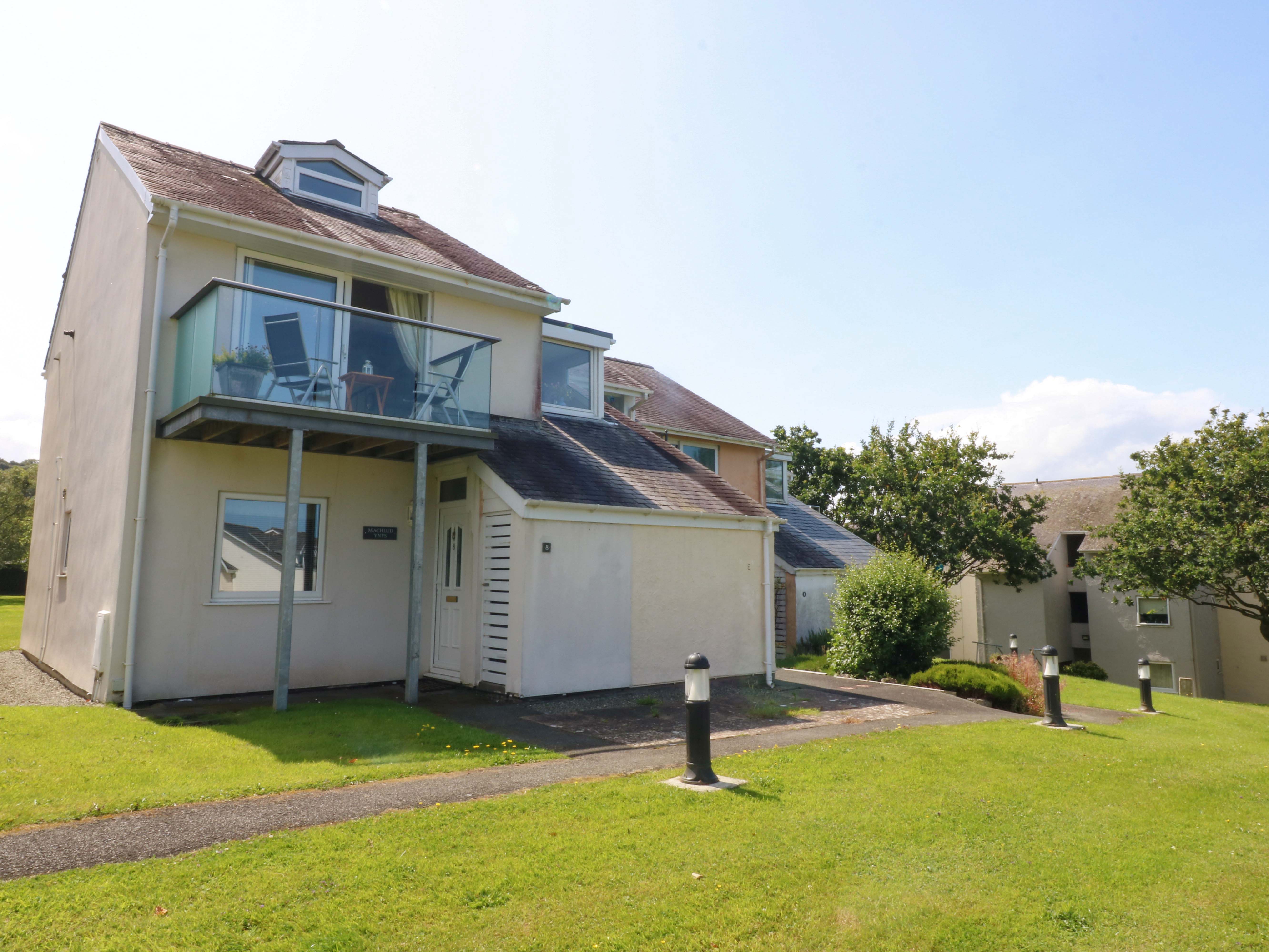 Machlud Ynys, Y Felinheli