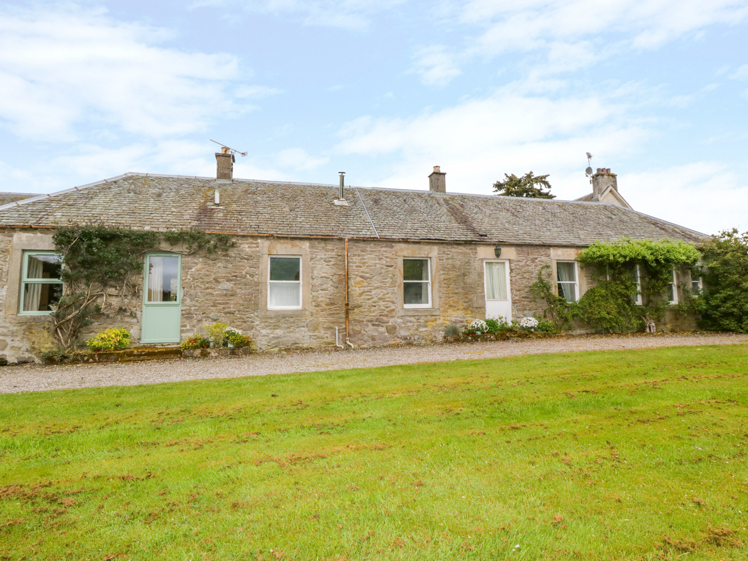 Stirling Cottages, Clackmannan and the Ochils (Walkhighlands)