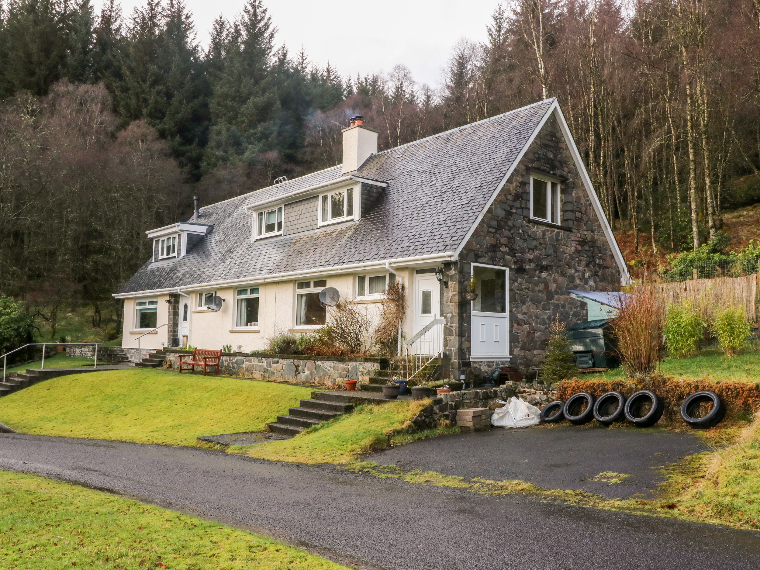 Callander Cottages, Aberfoyle and the Trossachs (Walkhighlands)