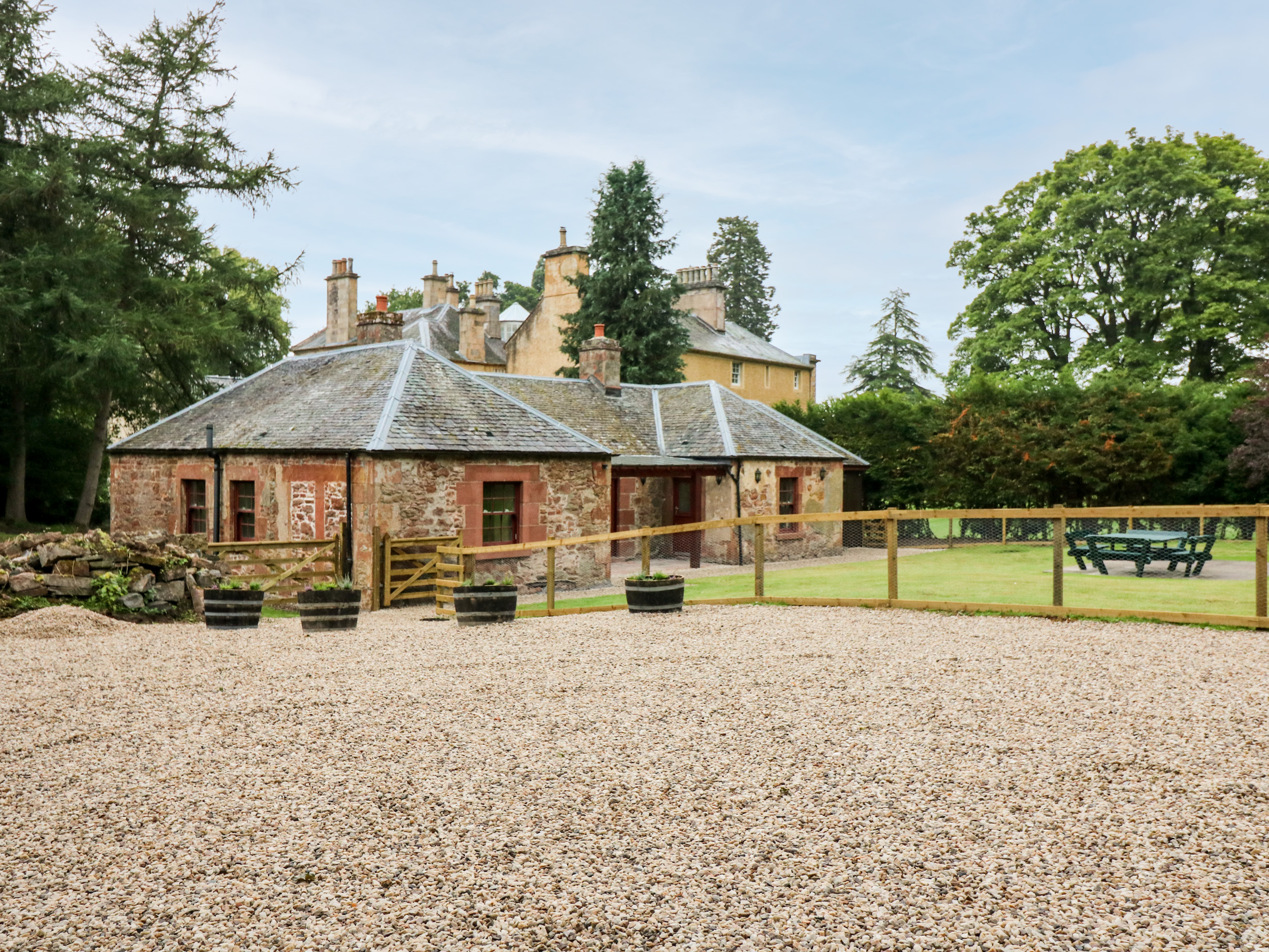 The Old Laundry Cottage, Aberargie near Bridge of Earn