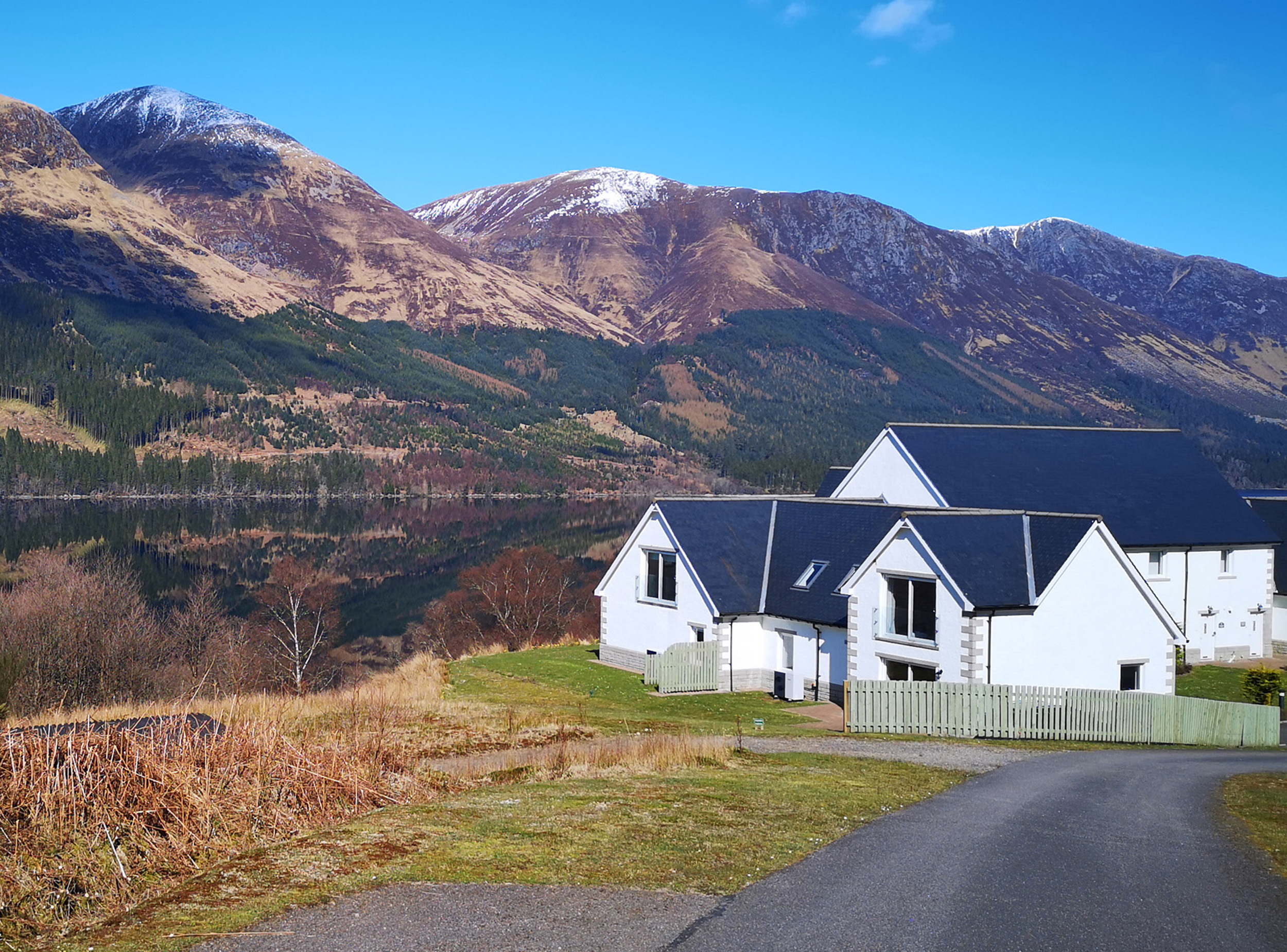 Lochside, 1 The Corries, Loch Lochy