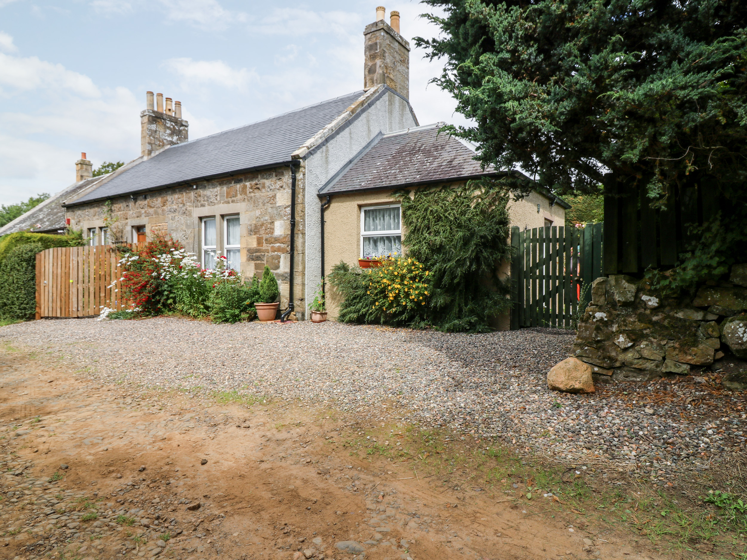 Katmoget Cottage, Scotstarvit near Ceres