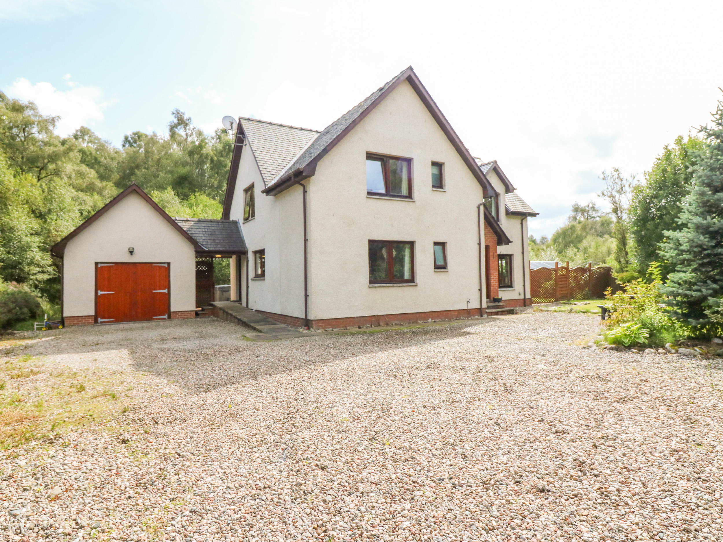 Spean Bridge Cottages And Roybridge Walkhighlands