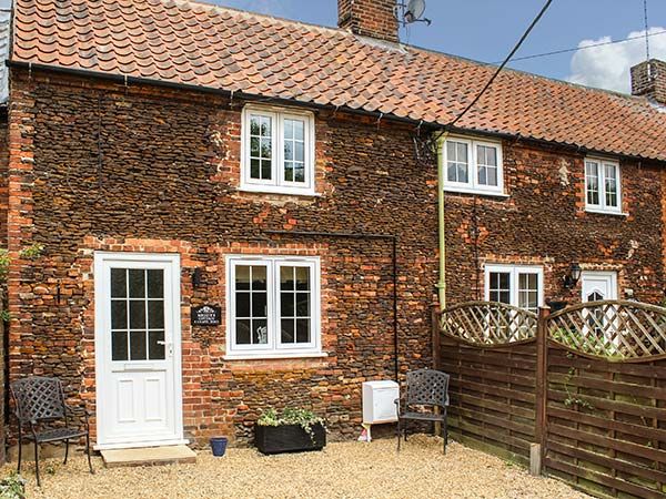 MEGGIE'S COTTAGE, East Anglia, Norfolk, Dersingham
