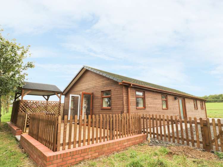 Birch Lodge Wolvey Self Catering Holiday Cottage